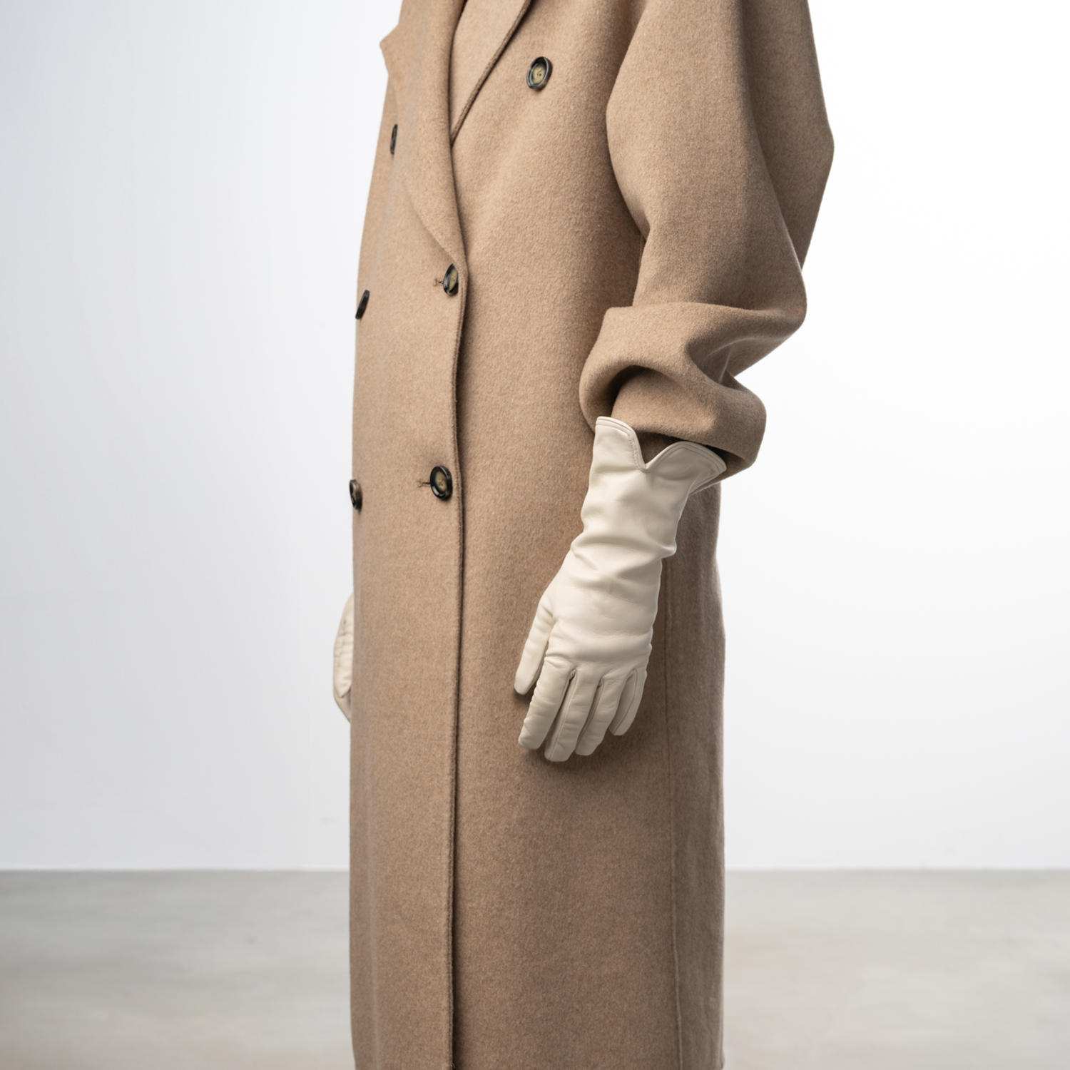 Isabel Bernard Honoré Sylvie cream goatskin leather gloves IB67004-372-7