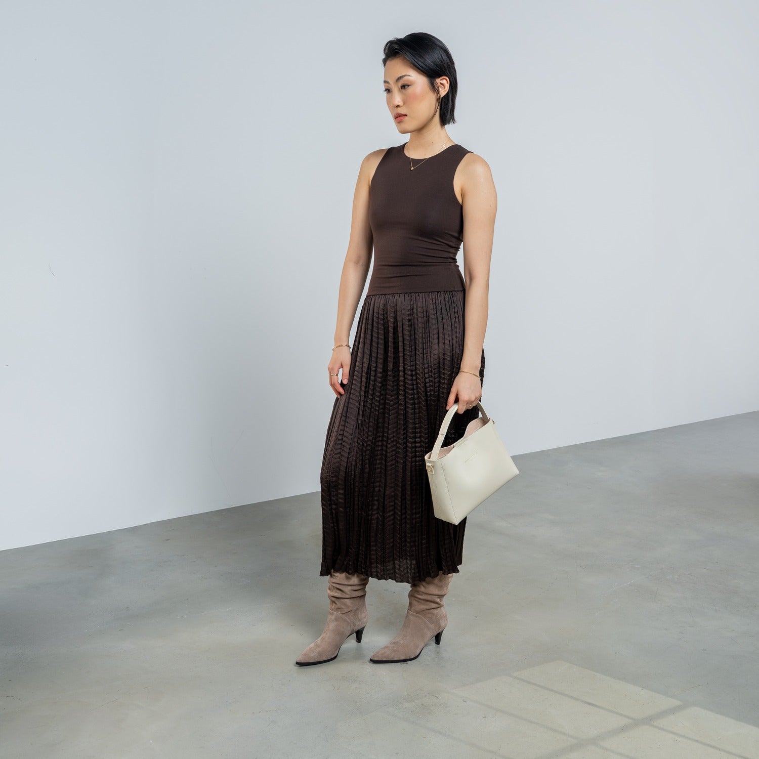 Isabel Bernard Montmartre Béatrice Midi creme vegetable tanned leather handbag IB25094-370