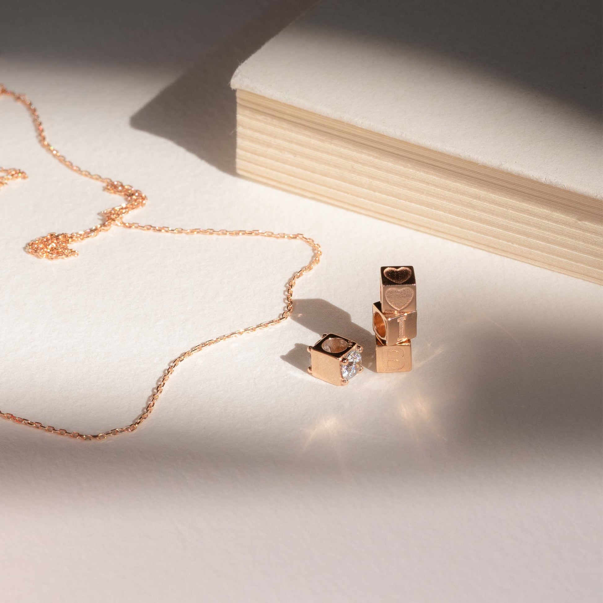 Isabel Bernard La Concorde Felie 14 Carat Rosegold cube Charm IB350049