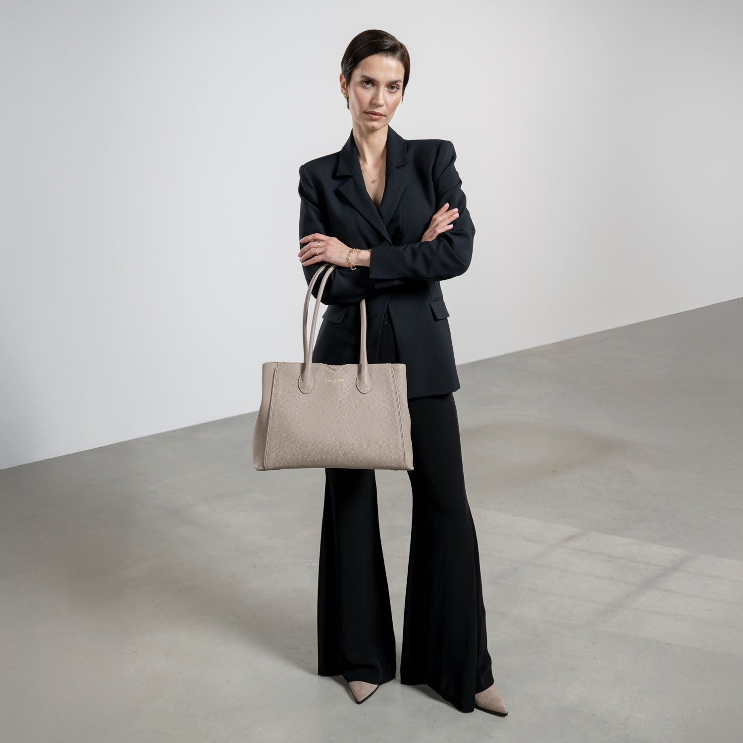 Isabel Bernard Honoré Cloe Taupe Leather Handbag made of Calfskin IB25016