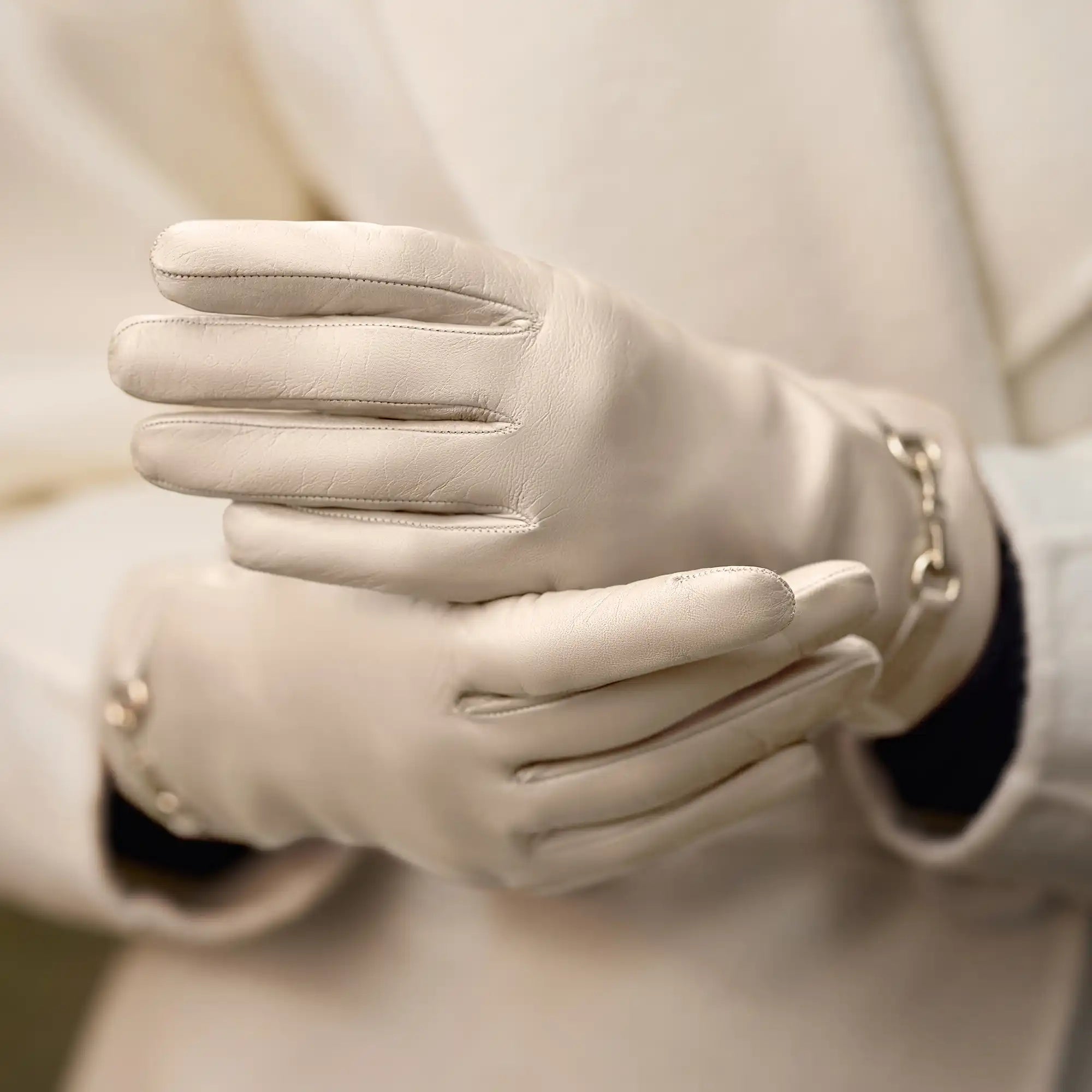 Isabel Bernard Honoré Marcelia cream goatskin leather gloves IB67001-372-7