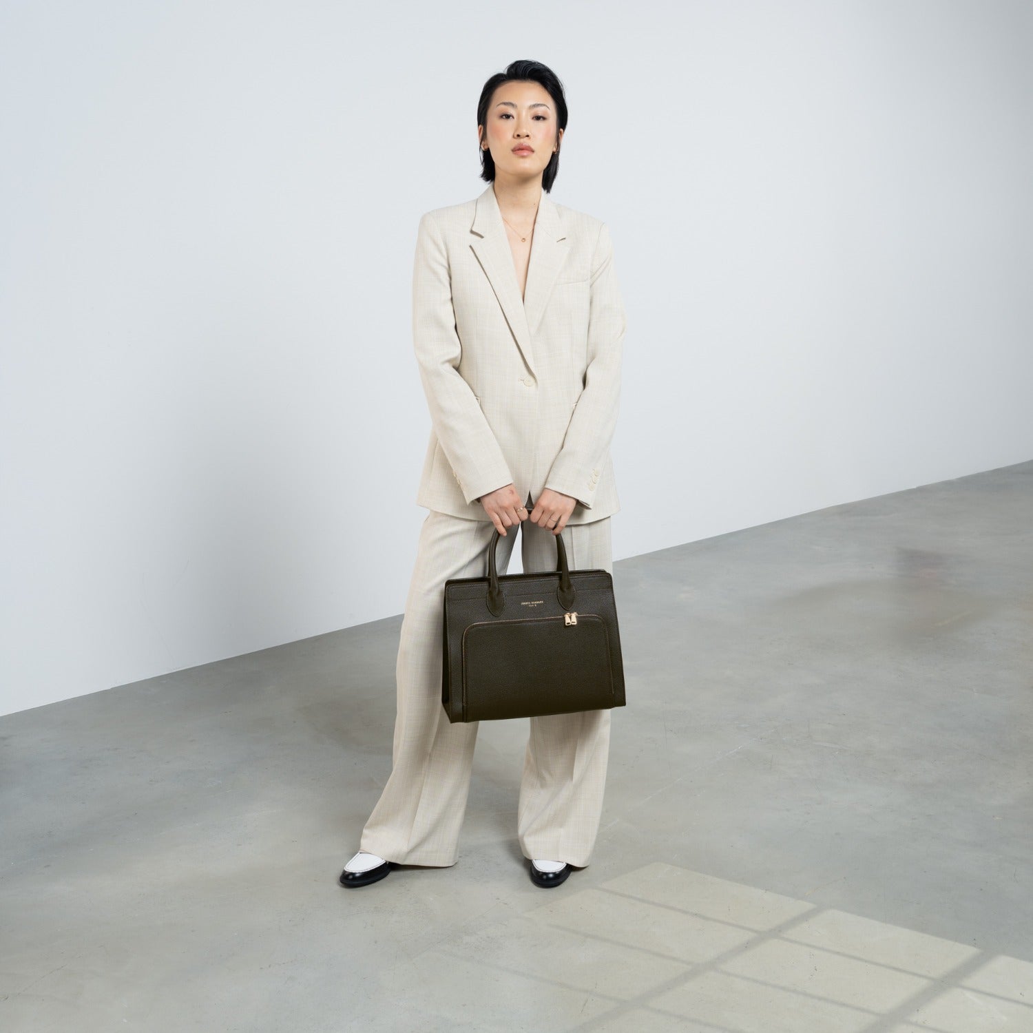 Isabel Bernard Honoré Nadine dark brown calfskin leather handbag with 13 inch laptop compartment IB25110-031-13