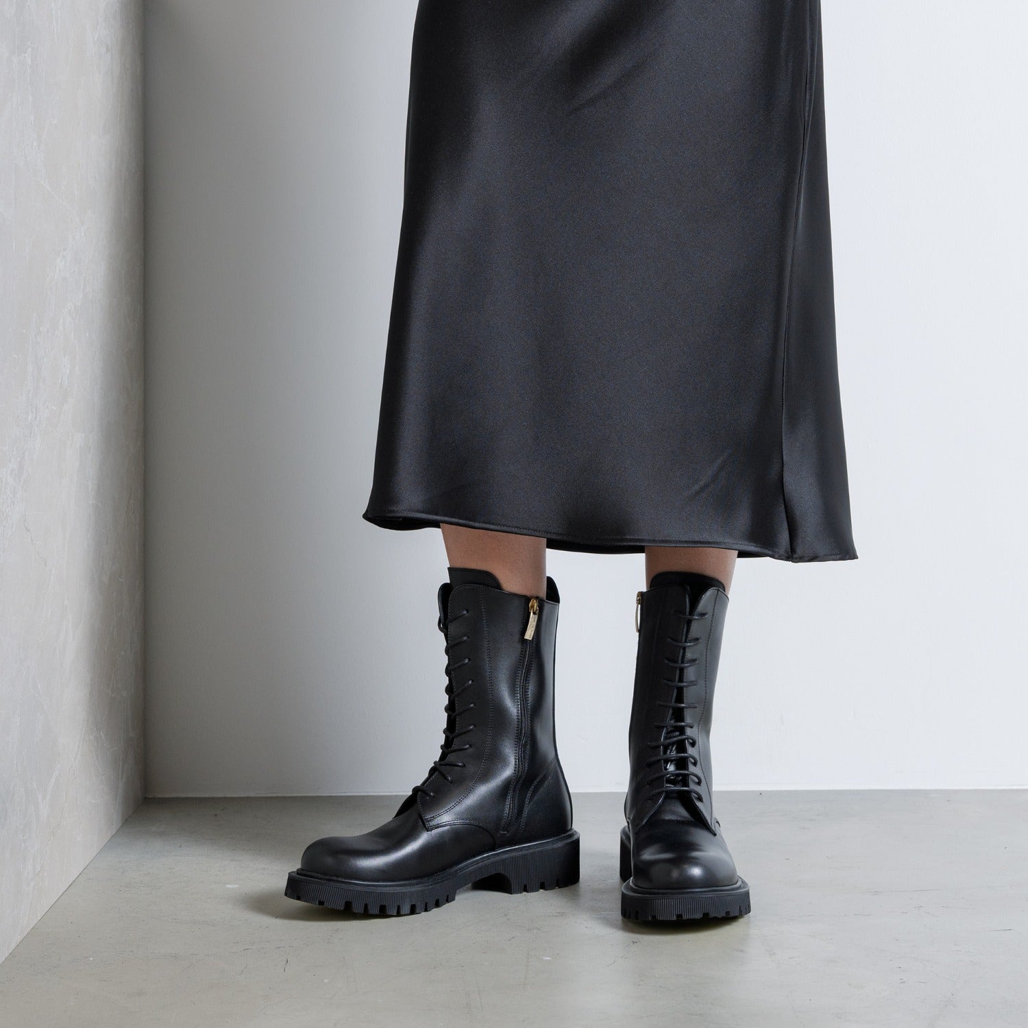 Isabel Bernard Vendôme Myrthe Black Calfskin Lace-up boots IB53008-01-36