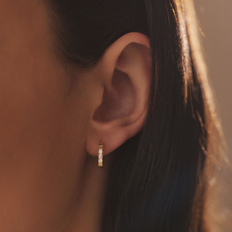 Isabel Bernard De la Paix Madeline 14 karaat gouden oorringen | diamant 0.15 ct | IBD360018-zoom-