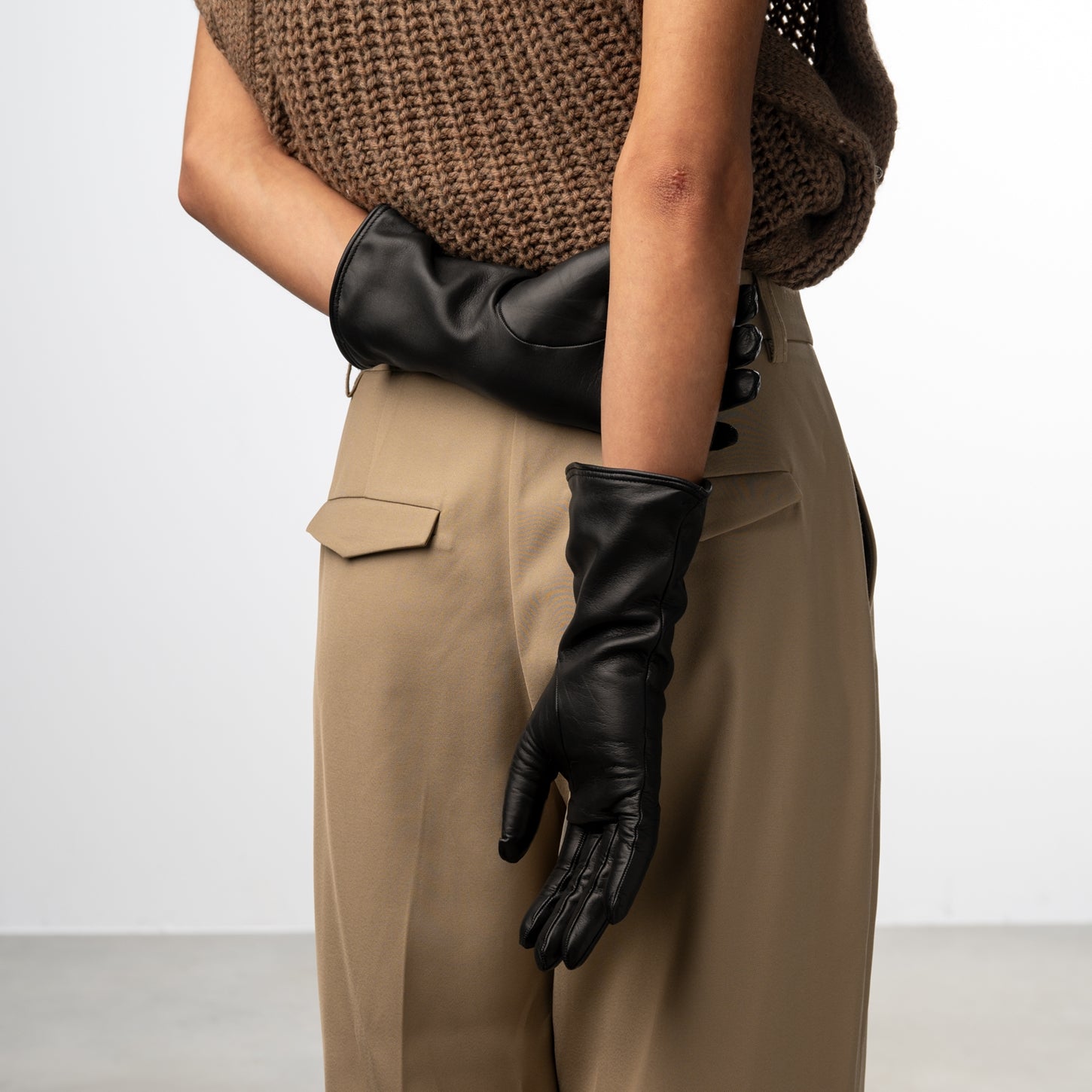 Isabel Bernard Honoré Sylvie black goatskin leather gloves IB67004-301-6.5