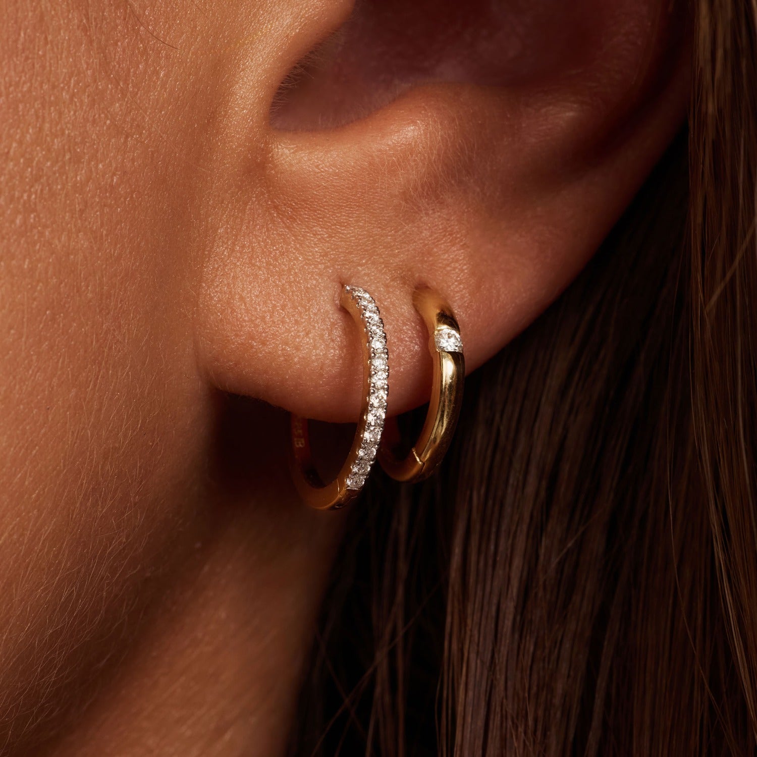 Isabel Bernard De la Paix Madeline 14 karat gold hoop earrings with diamond 0.15 carat IBD360034