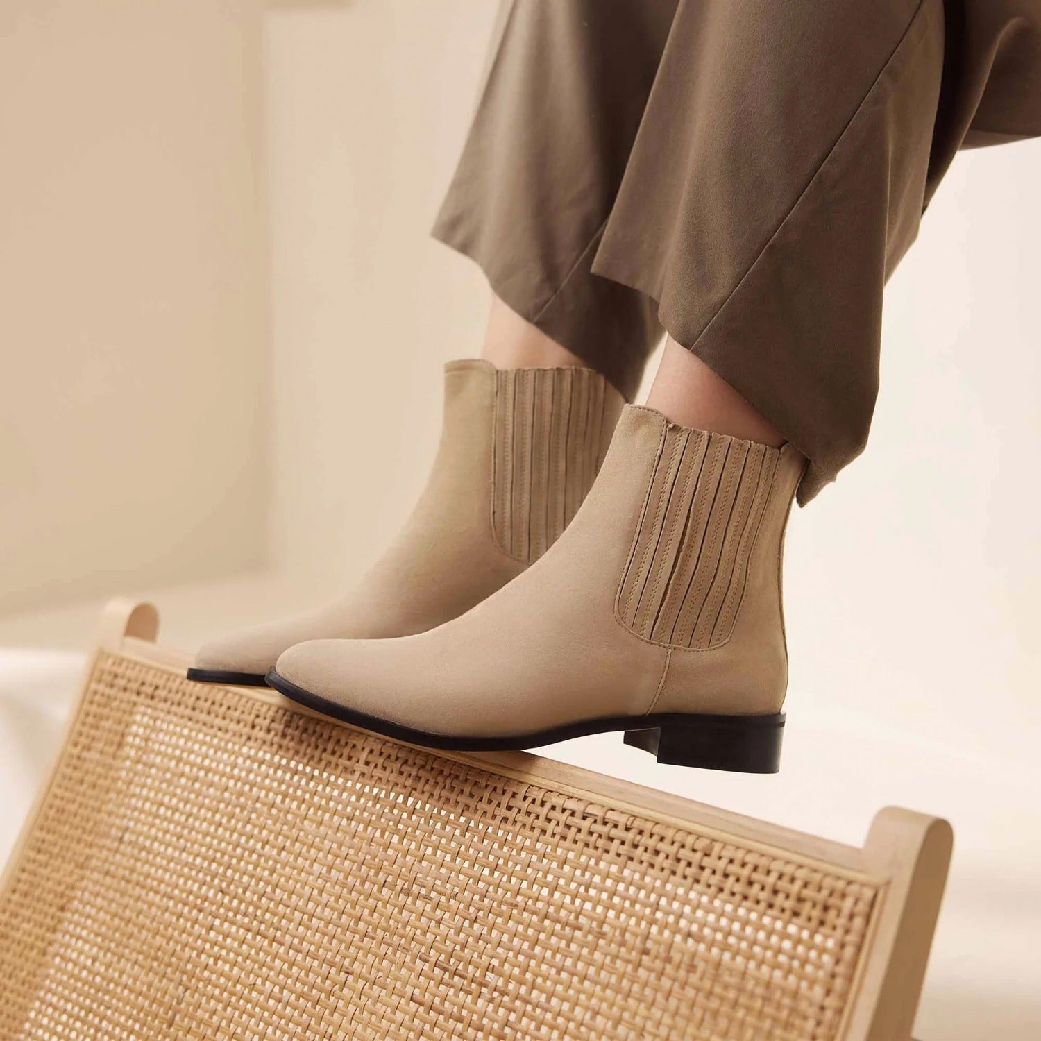 Isabel Bernard Vendôme Chey Beige Suède Chelsea Boots IB53000SS-174-37