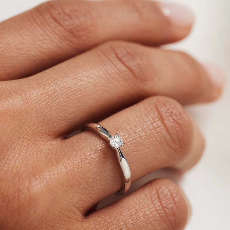 Isabel Bernard De la Paix Christine 14 karaat witgouden ring | diamant 0.10 ct | IBD330006-48-zoom-