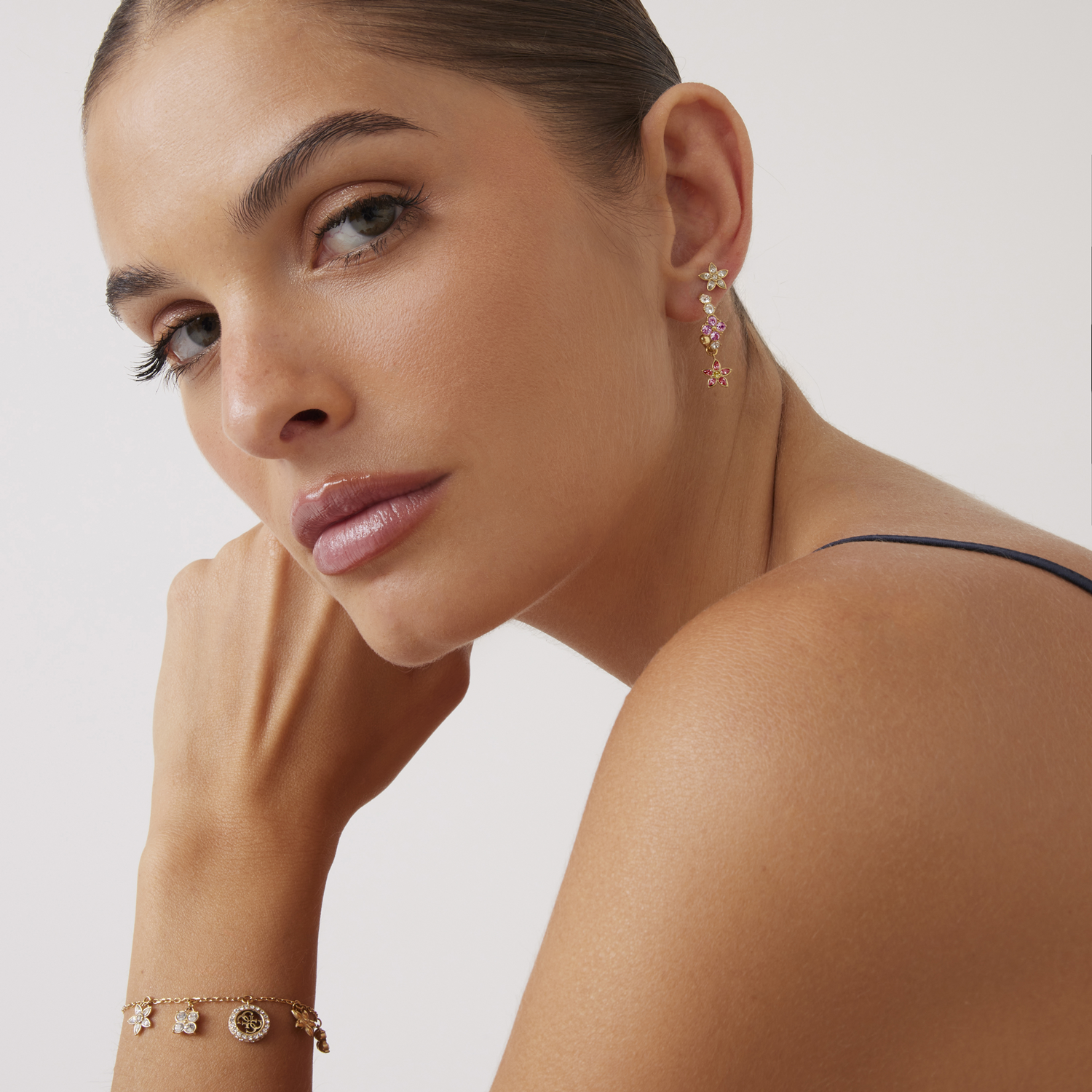 Guess Secret Garden Gold-coloured Earrings JUBE06035JWYGMCT-U