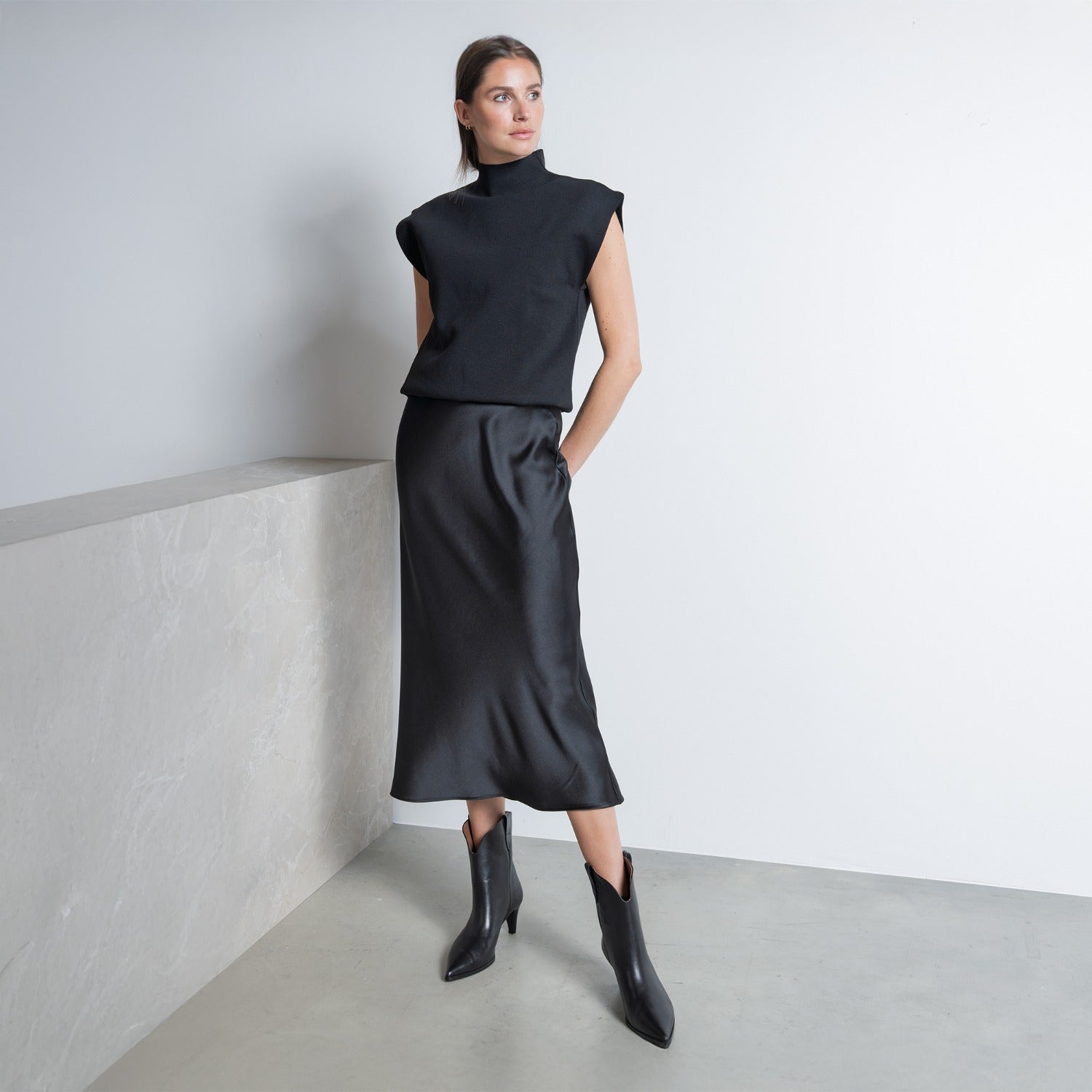 Isabel Bernard Vendôme Myrthe Black Calfskin Lace-up boots IB53008-01-36