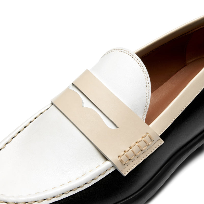 Isabel Bernard Vendôme Blandine Zwarte-Witte Kalfsleren Loafers met Witte details IB51015-10170-36-zoom-