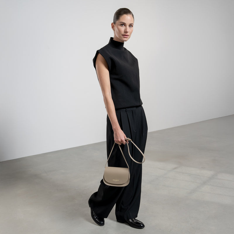 Isabel Bernard Montmarte Manon taupe leren crossbody tas van natuurleer IB21116-zoom-