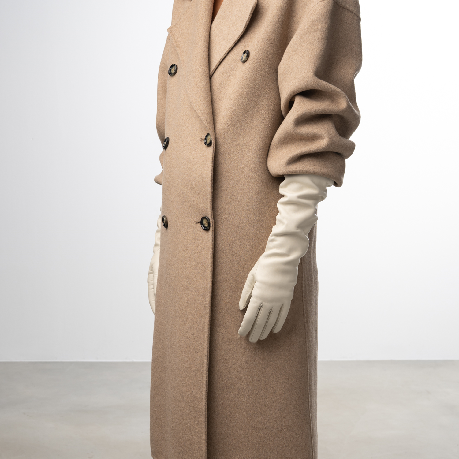 Isabel Bernard Honoré Ines cream goatskin leather gloves IB67005-372-7