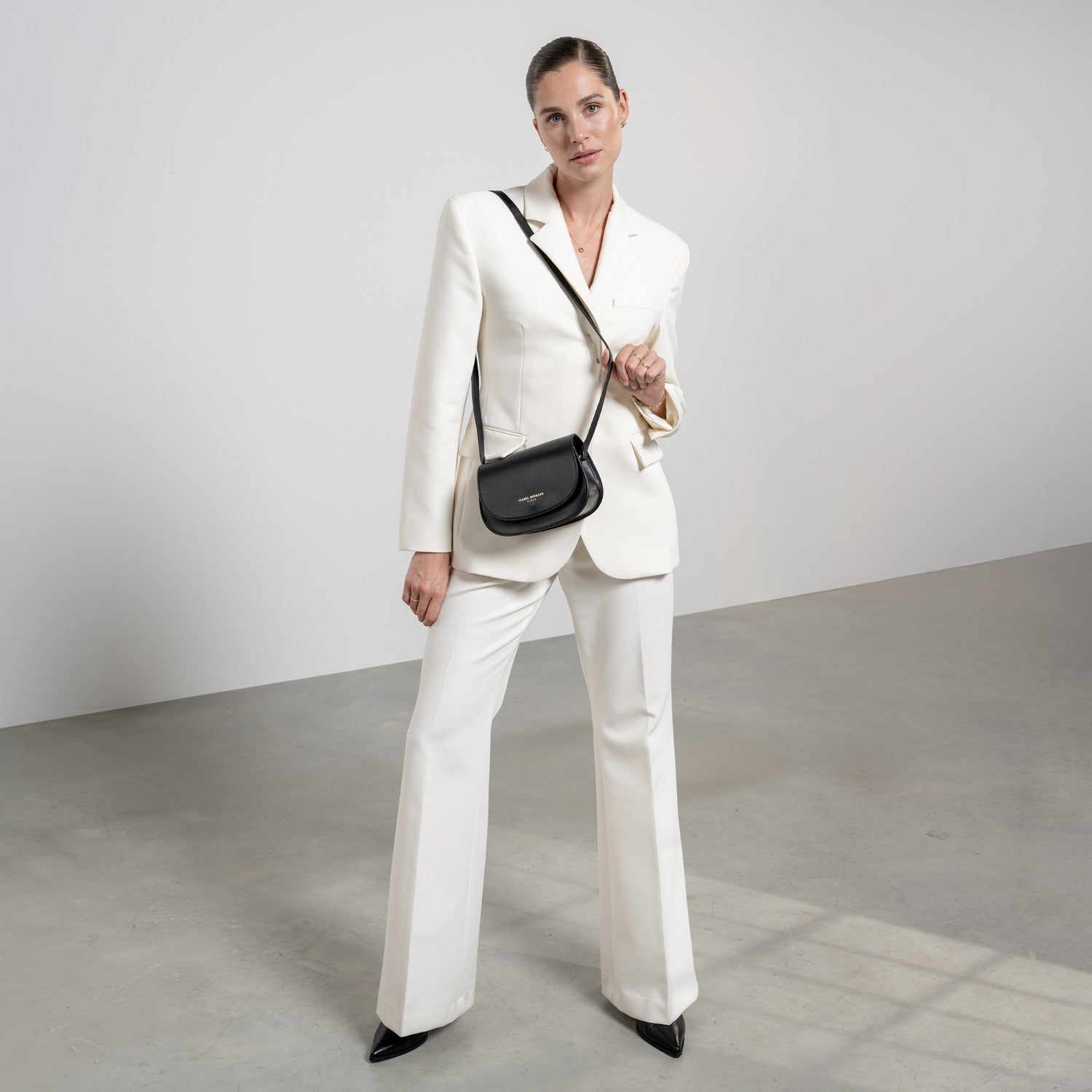 Isabel Bernard Montmartre Manon Black NatuurLeather Crossbody bag IB21110